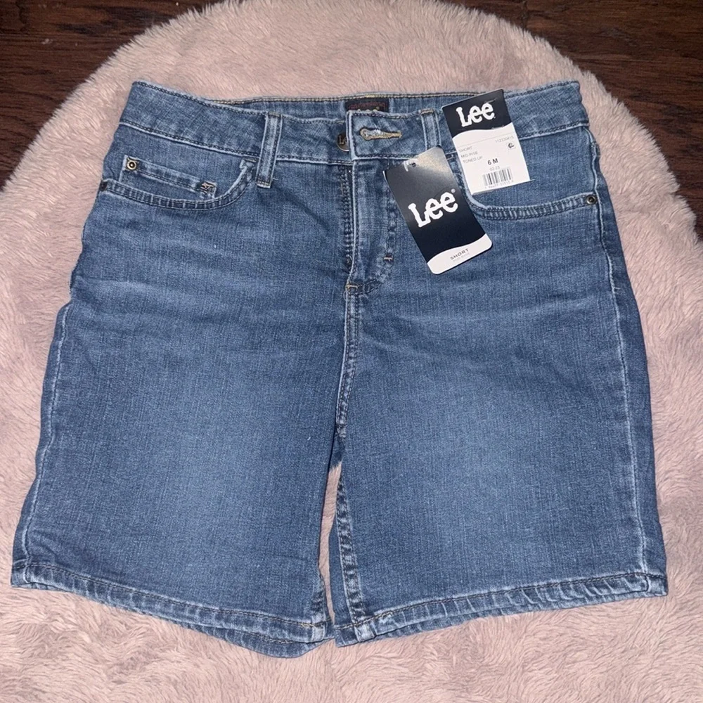 Lee blue jean denim shorts women’s short mid rise toned up button zip pockets 6M - Picture 1 of 12